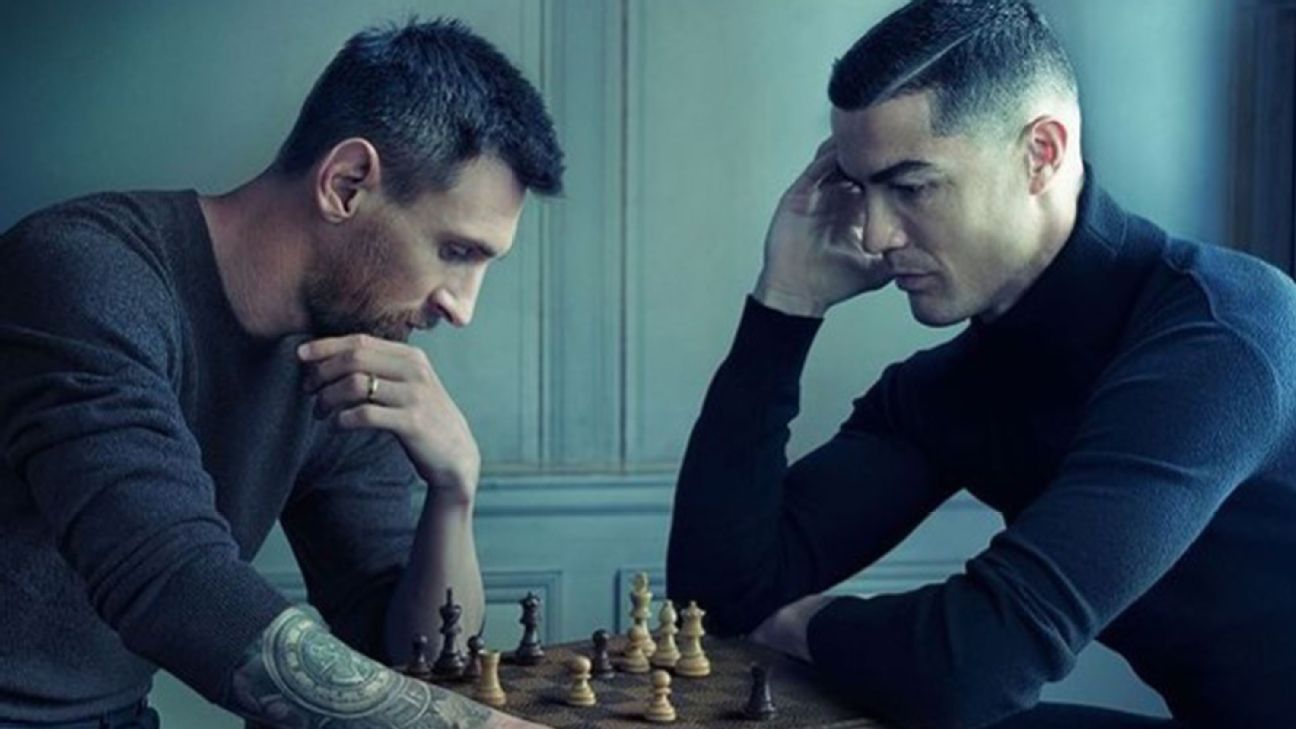 Photo of Messi and Ronaldo playing chess is breaking the internet 