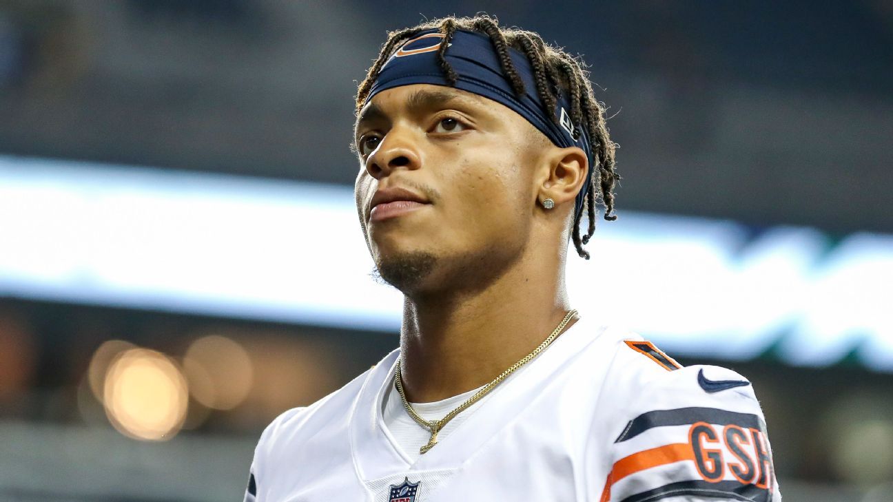 LOOK: QB Justin Fields sporting a Bears jersey for the first time