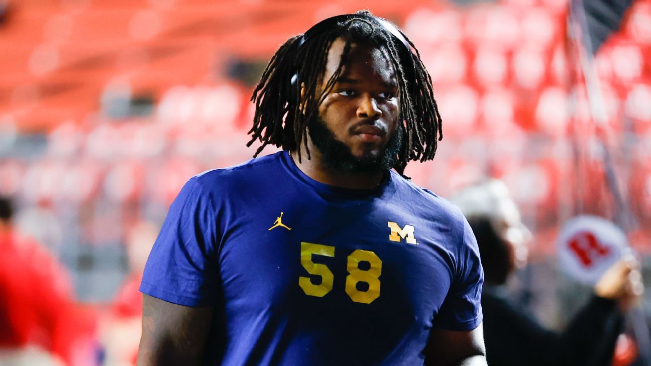 Michigan DL Smith pleads guilty to lesser charge