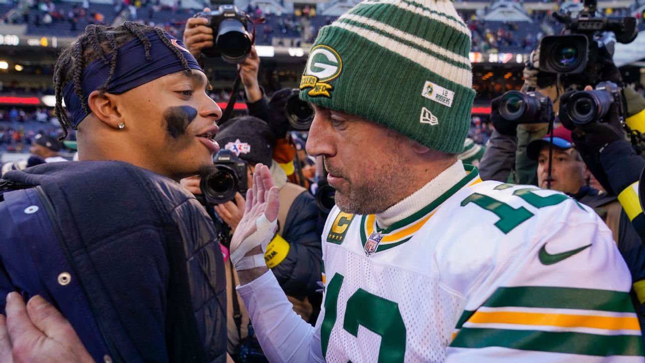 Column: Justin Fields vs. Aaron Rodgers is what Bears-Packers needs