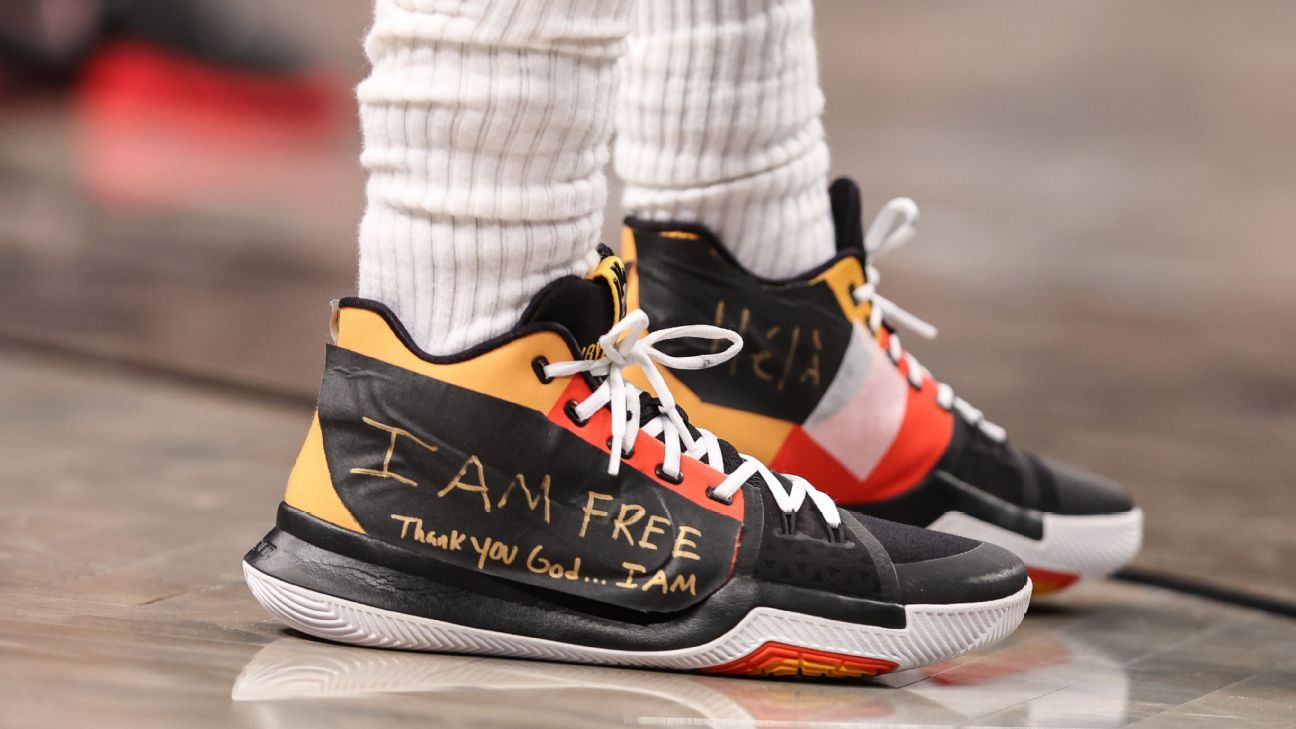 Nets' Kyrie Irving writes 'I am free' on shoes in first game since Nike  split - ESPN