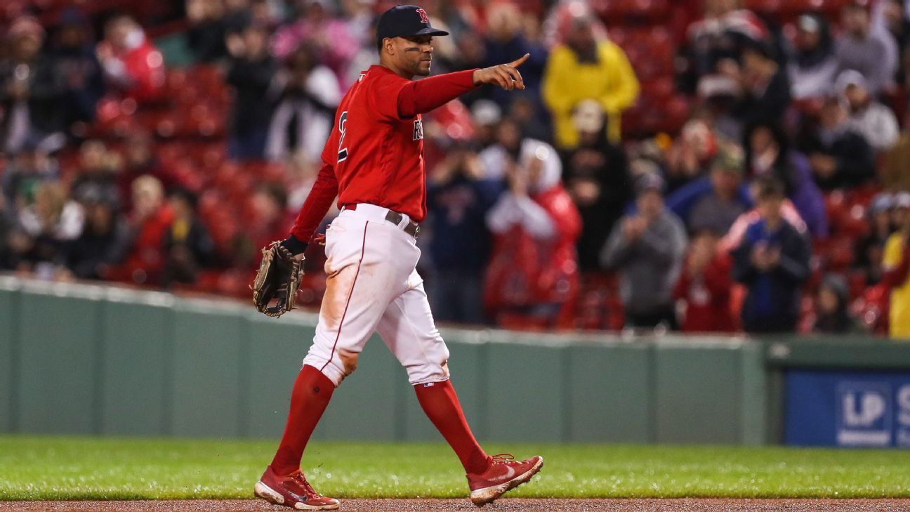 Xander Bogaerts' sliding stop, 04/25/2023