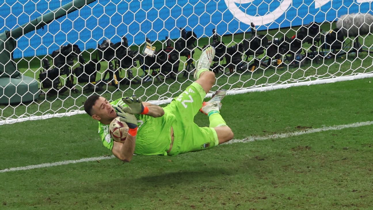 Emiliano Martínez: The art of winning a penalty shootout