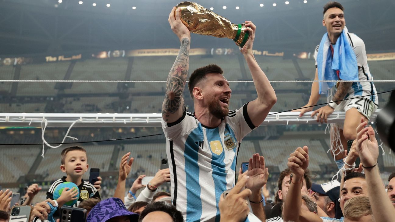 VÍDEO: os bastidores da estreia de Messi em Nápoles - CNN Portugal