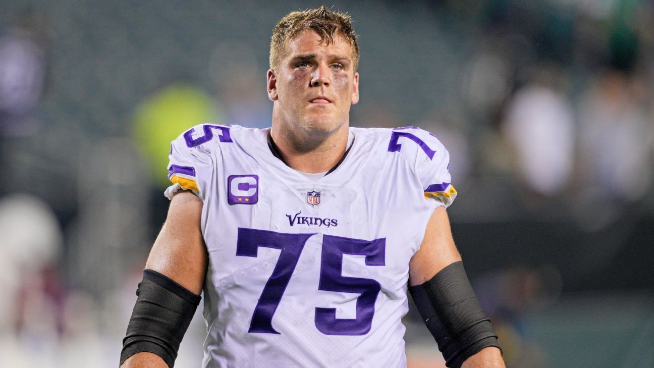 Minnesota Vikings tackle Brian O'Neill warms up before their game