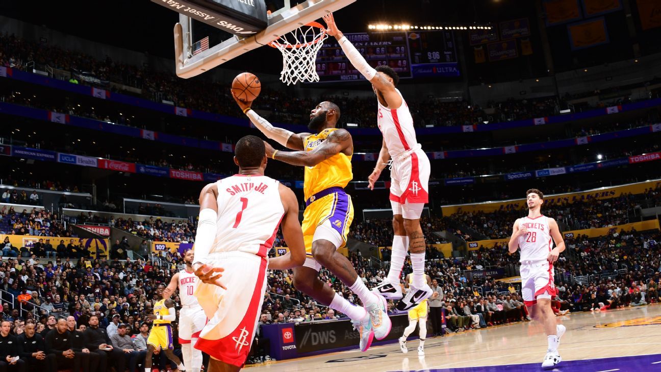 Lakers Video: Rockets' Jabari Smith Jr. Makes LeBron James Feel 'Extremely  Old' By Saying He Played Against His Father In First Career Game