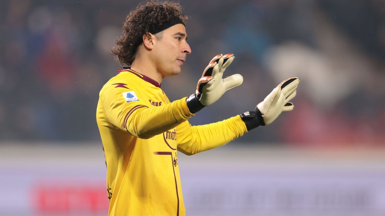 Memo Ochoa: La vida tiene sus golpes difíciles, así que solo queda ...