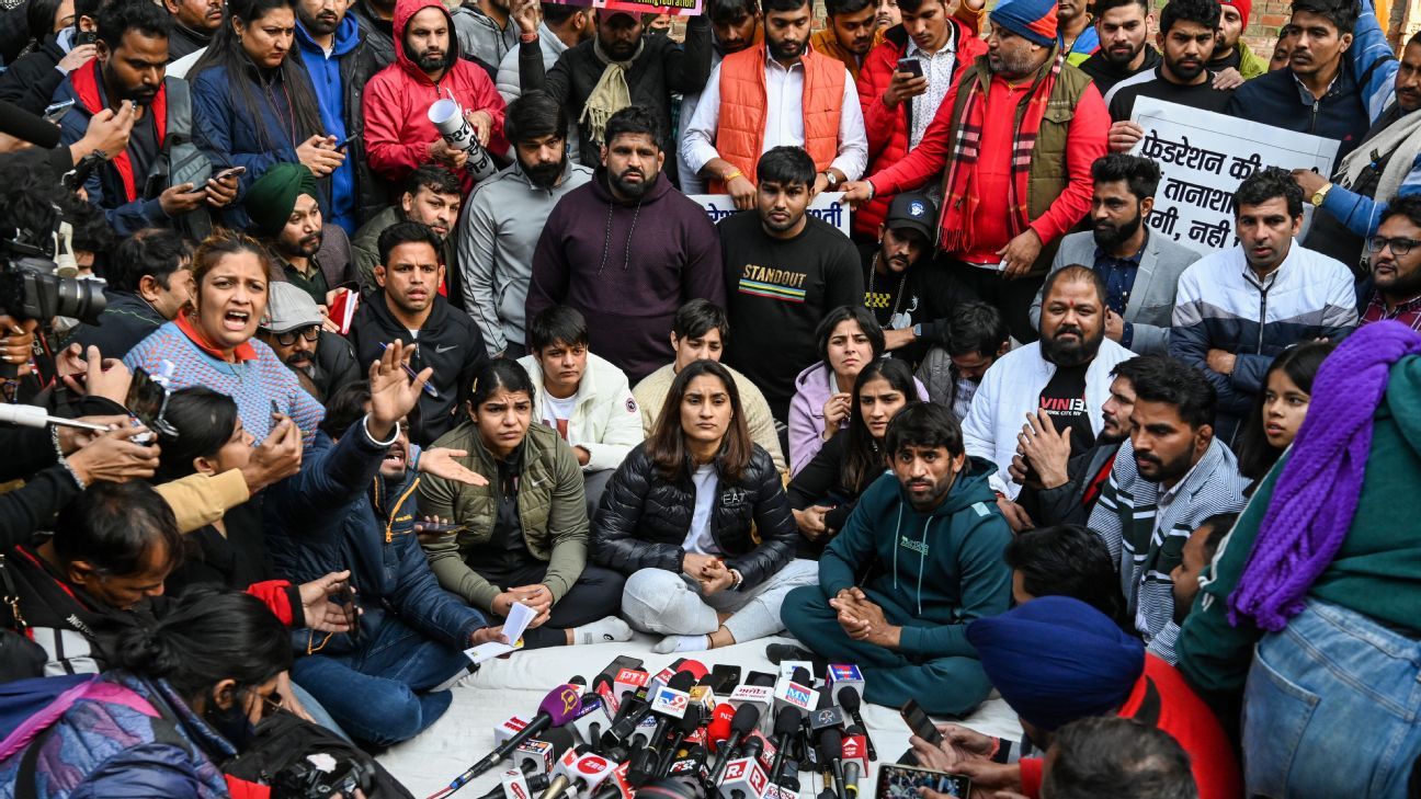 Zapaśnicy przeciwko WFI: Kalendarium protestu od okupacji na chodniku do petycji sądowej