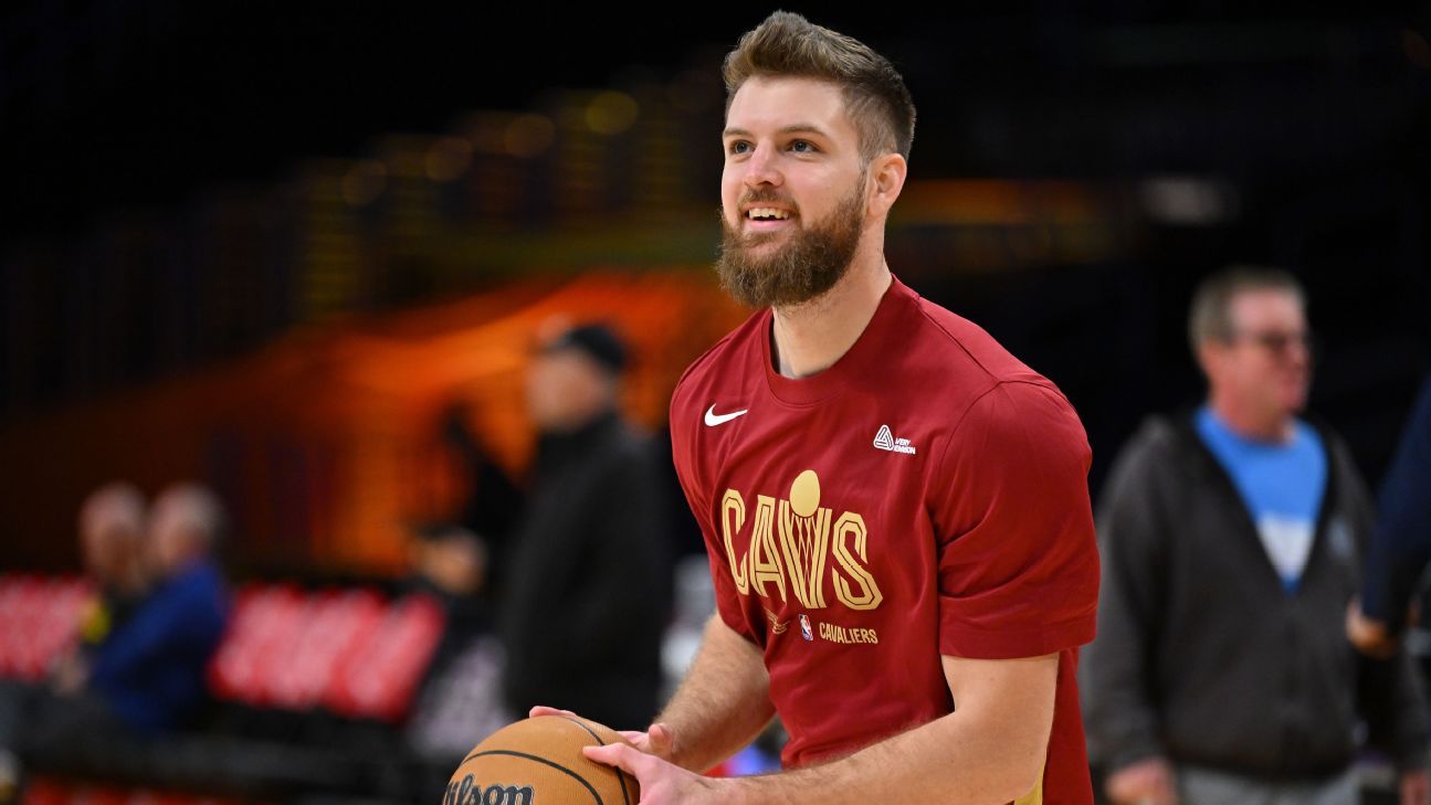 AP source: Cavaliers, Dean Wade agree to three-year contract extension