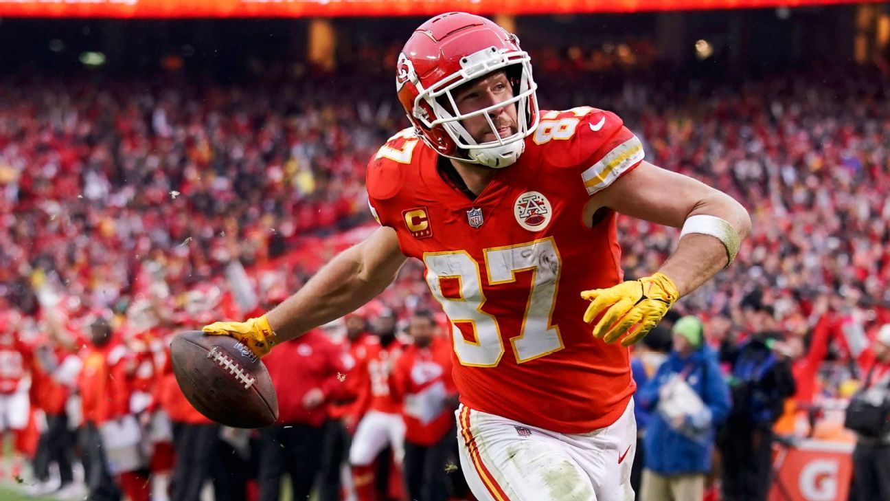 Fantasy Football Rankings: Travis Kelce Dominates Tight End Tier, Value  Picks and Sleeper Options - BVM Sports