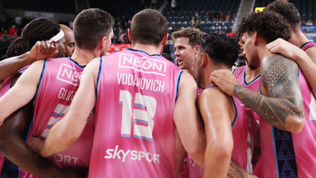 NBL Rd 18 NZ Breakers surge to second with comeback win at Illawarra