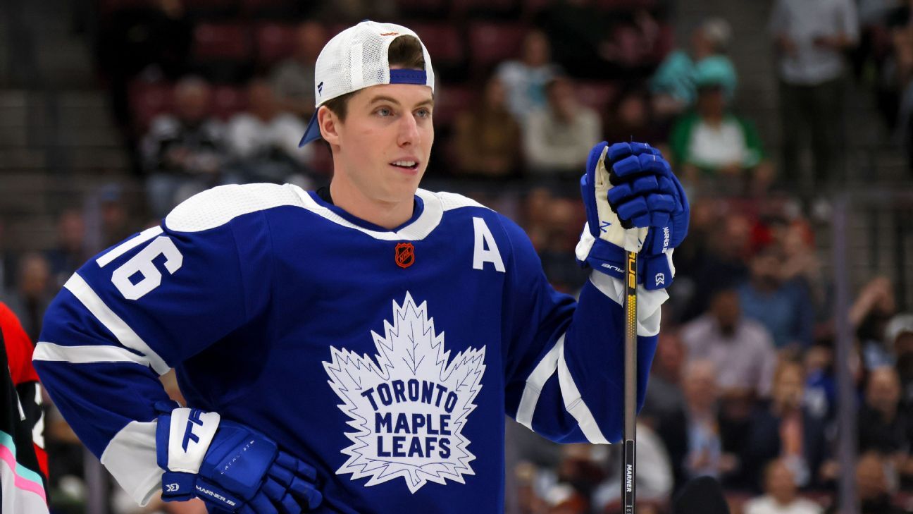 Justin Bieber at the LA Kings vs Toronto Maple Leafs game tonight