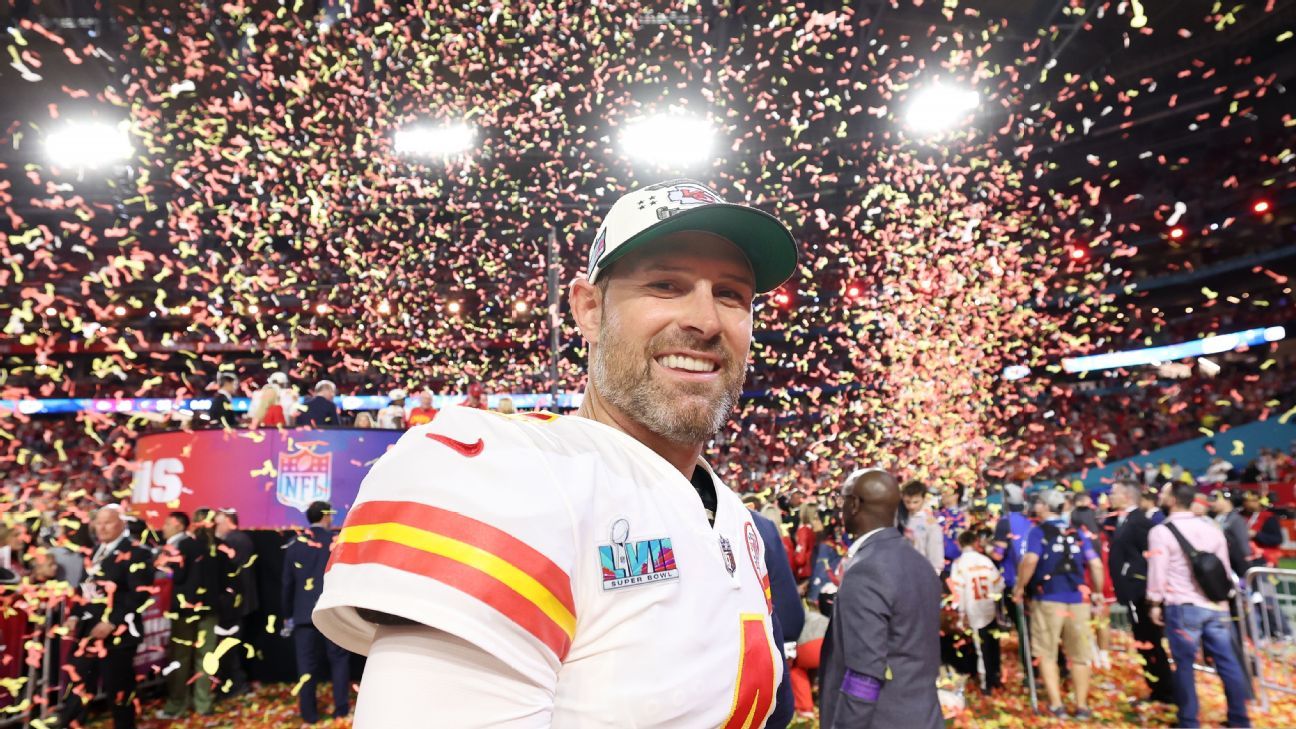 Kansas City Chiefs quarterback Chad Henne (4) passes the ball in pregame  warmups during the AFC Championship, Sunday, Jan 19, 2020, in Kansas City,  Mo. The Chiefs beat the Titans 35-24. (Photo