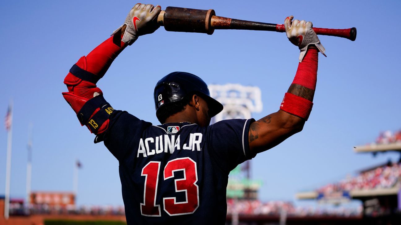 Braves star Ronald Acuña Jr. is dealing with some right knee