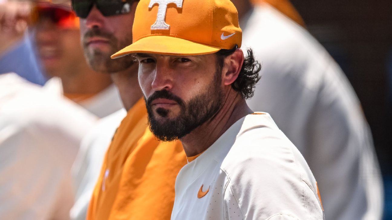 Tennessee's Tony Vitello will be in dugout Tuesday after suspension