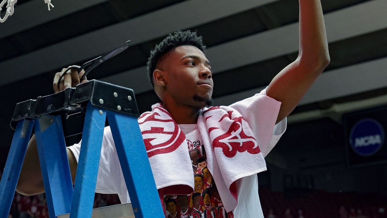 No. 2 Alabama erases 17point deficit to beat Auburn, wins SEC regular