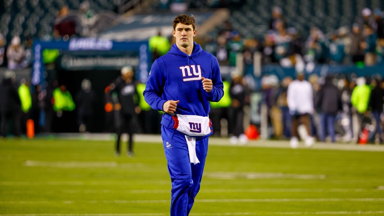 New York Giants give QB Daniel Jones 4-year, $160M deal, tag RB Saquon  Barkley