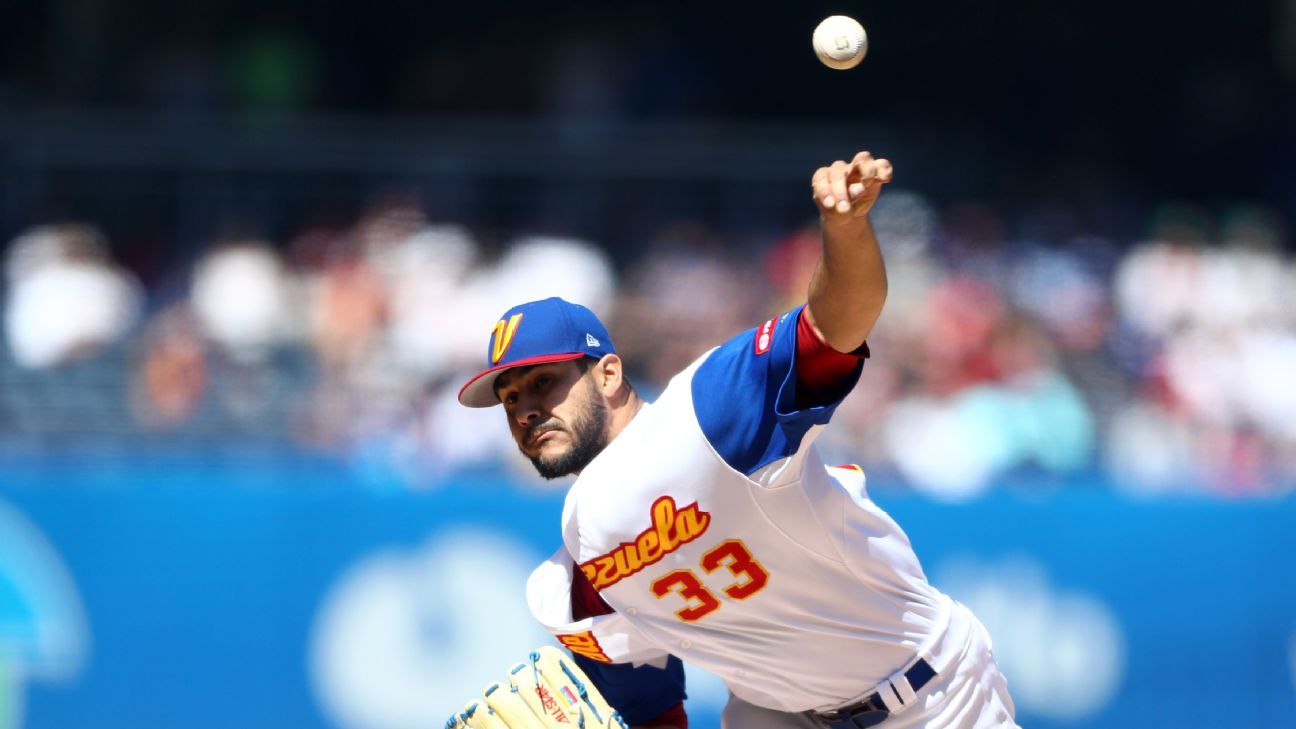 High note: LHP Perez sings Venezuela anthem