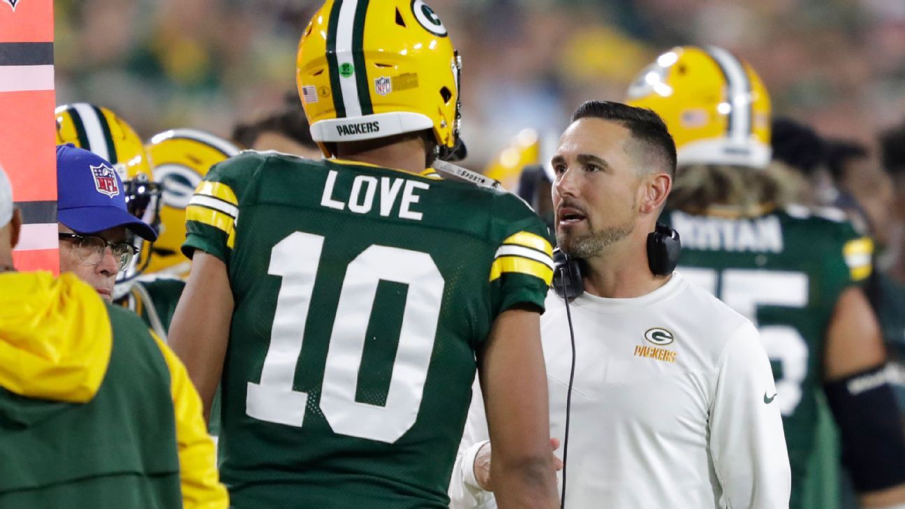 Green Bay Packers head coach Matt LaFleur talks with quarterback Jordan Love (10) after he threw an incomplete pass against New Orleans Saints during their football game Friday, August 19, 2022, at Lambeau Field in Green Bay, Wis. Dan Powers/USA TODAY NETWORK-Wisconsin Uscp 7mdt6i7kcrq1lbij8c1w Original