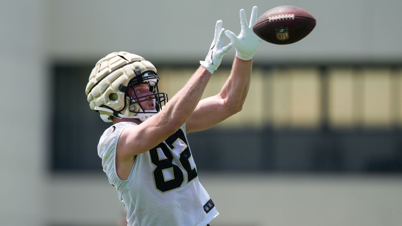 Saints' Foster Moreau practices at OTAs after cancer scare - ESPN