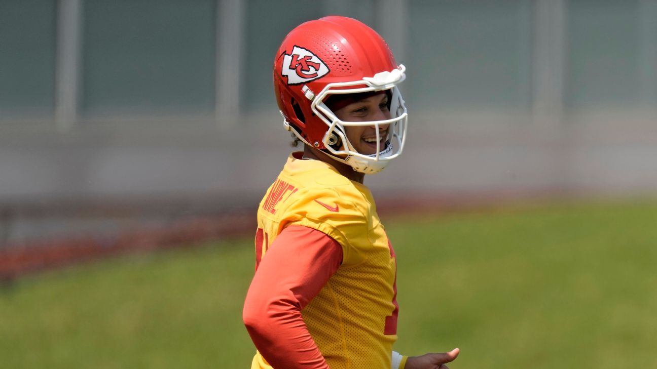 Chiefs' Mahomes: 'I'm about legacy and winning rings more than making money'