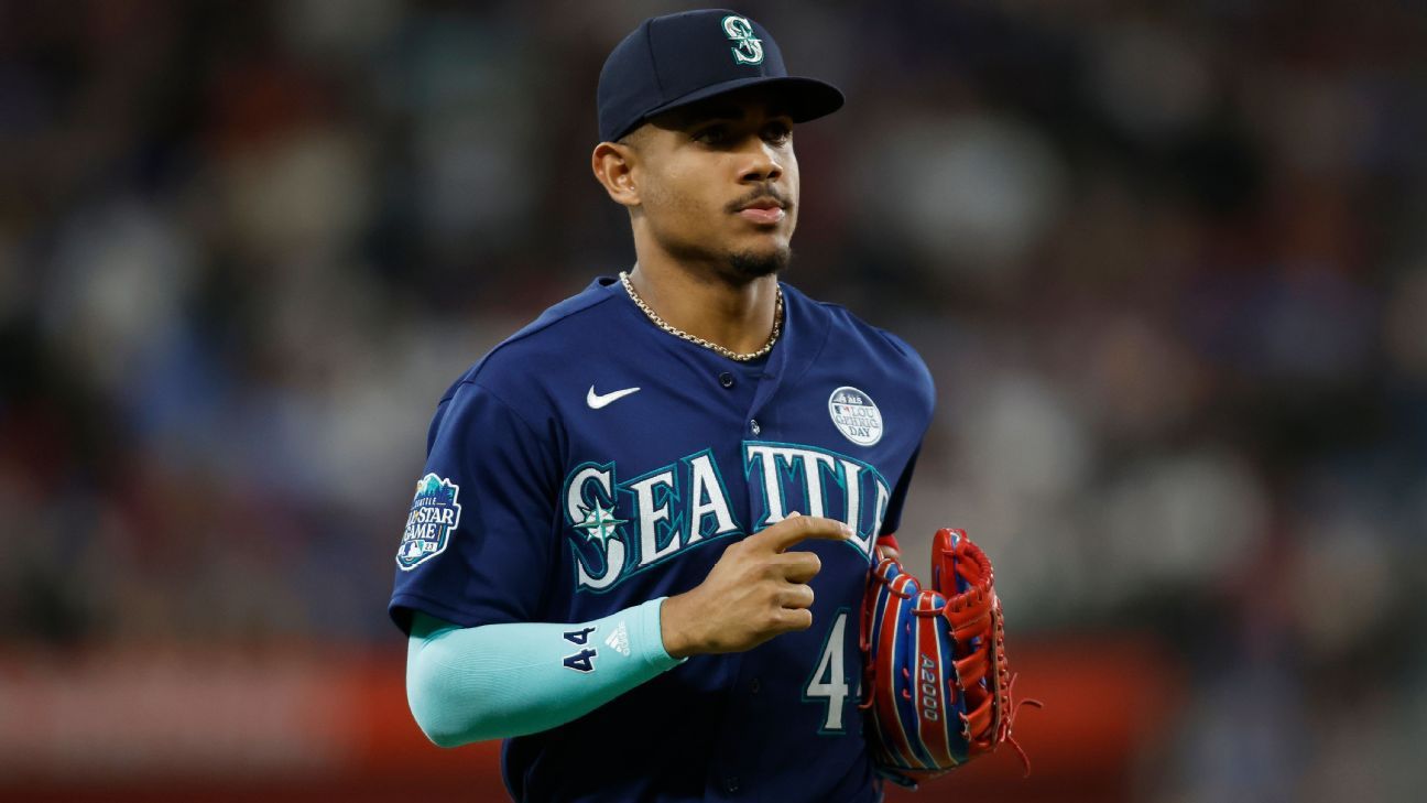 Mariners CF Julio Rodríguez exits game with sore lower back