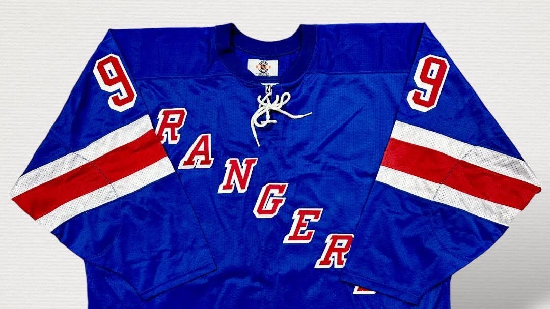 Champagne-stained Gretzky jersey sells for a record-high at