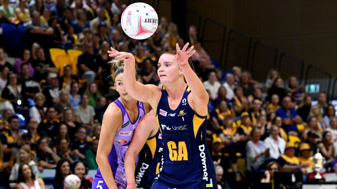 Super Netball Sunshine Coast Lightning charge to win over Firebirds in