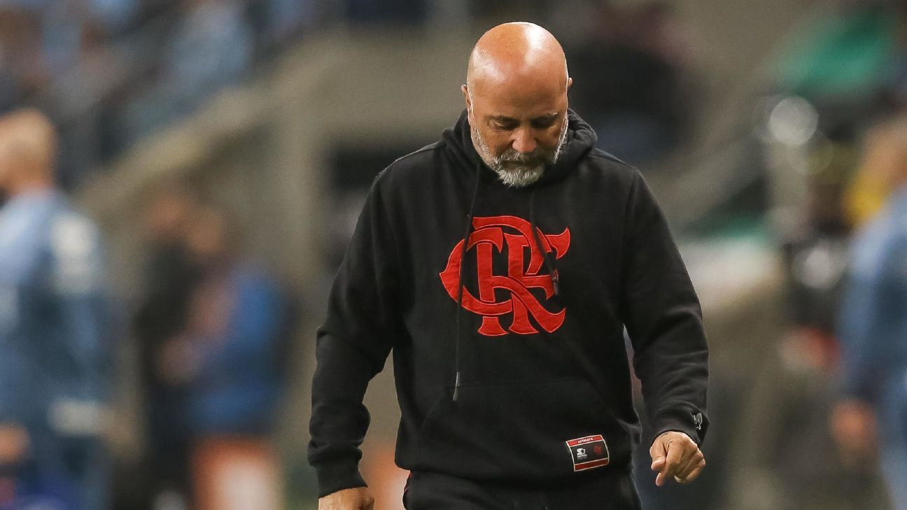 Flamengo vira peneira nos últimos jogos e faz defesa ser problemão para Sampaoli, que indica mais mudanças