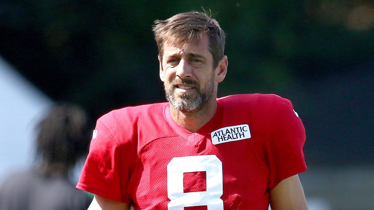 New York Jets head coach, Robert Saleh, doesn't panic over Aaron Rodgers'  late arrival to the team