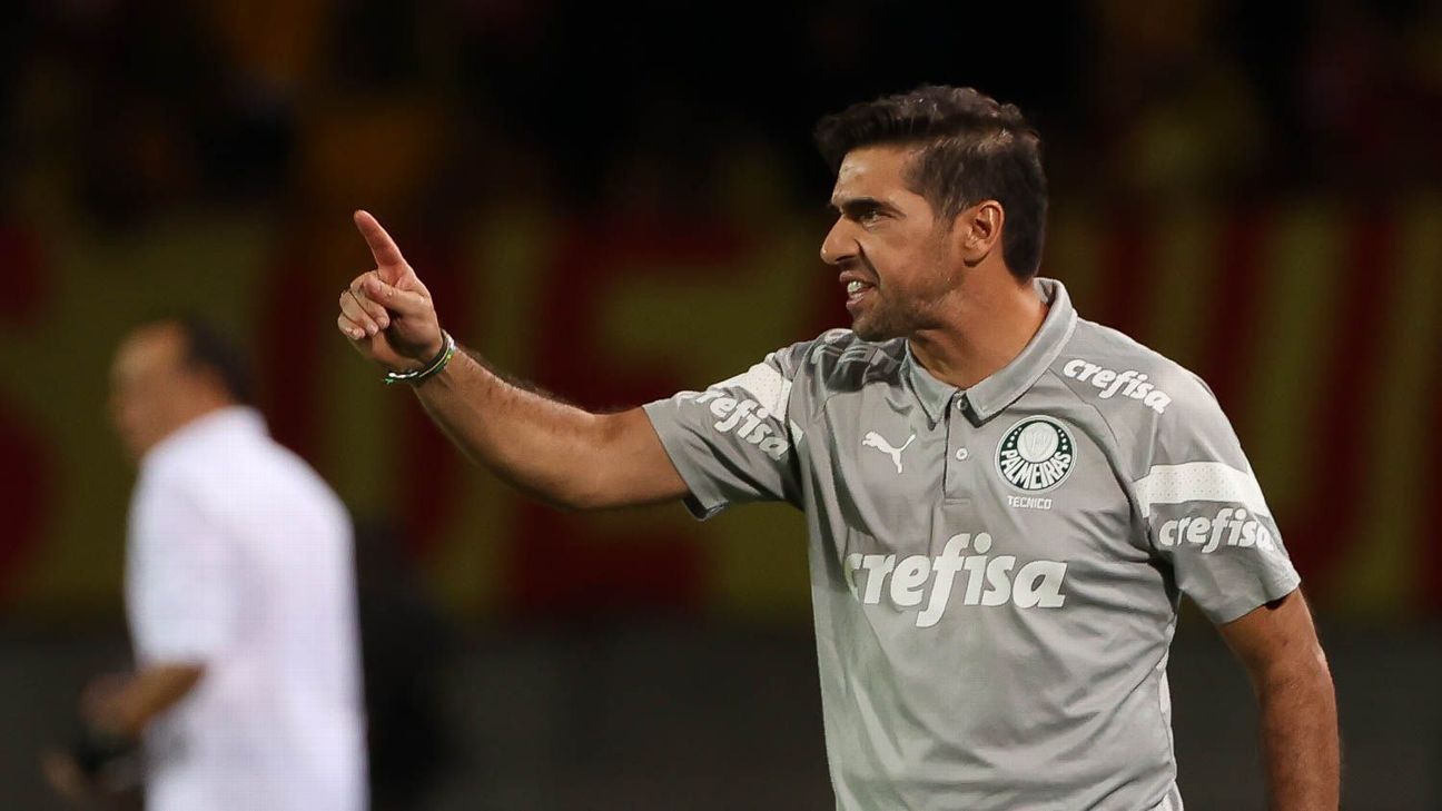 Abel explica por que Veiga começou no banco e ironiza 