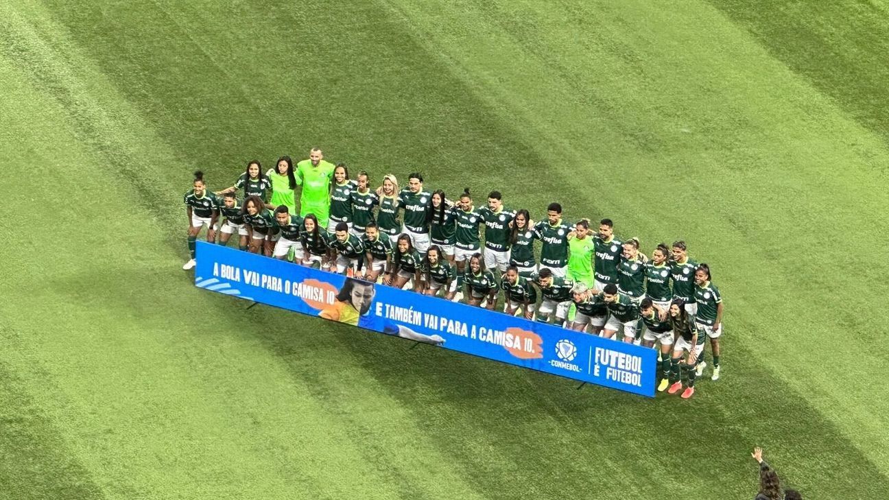 Por que time feminino do Palmeiras posou para foto com elenco masculino antes de jogo com o Deportivo Pereira?
