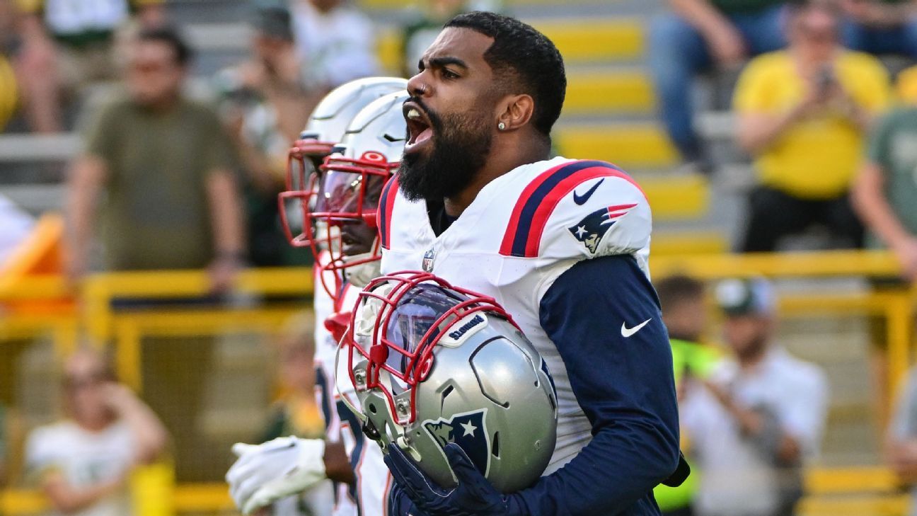 Pats' Ezekiel Elliott pays homage to numbers on reversible chain