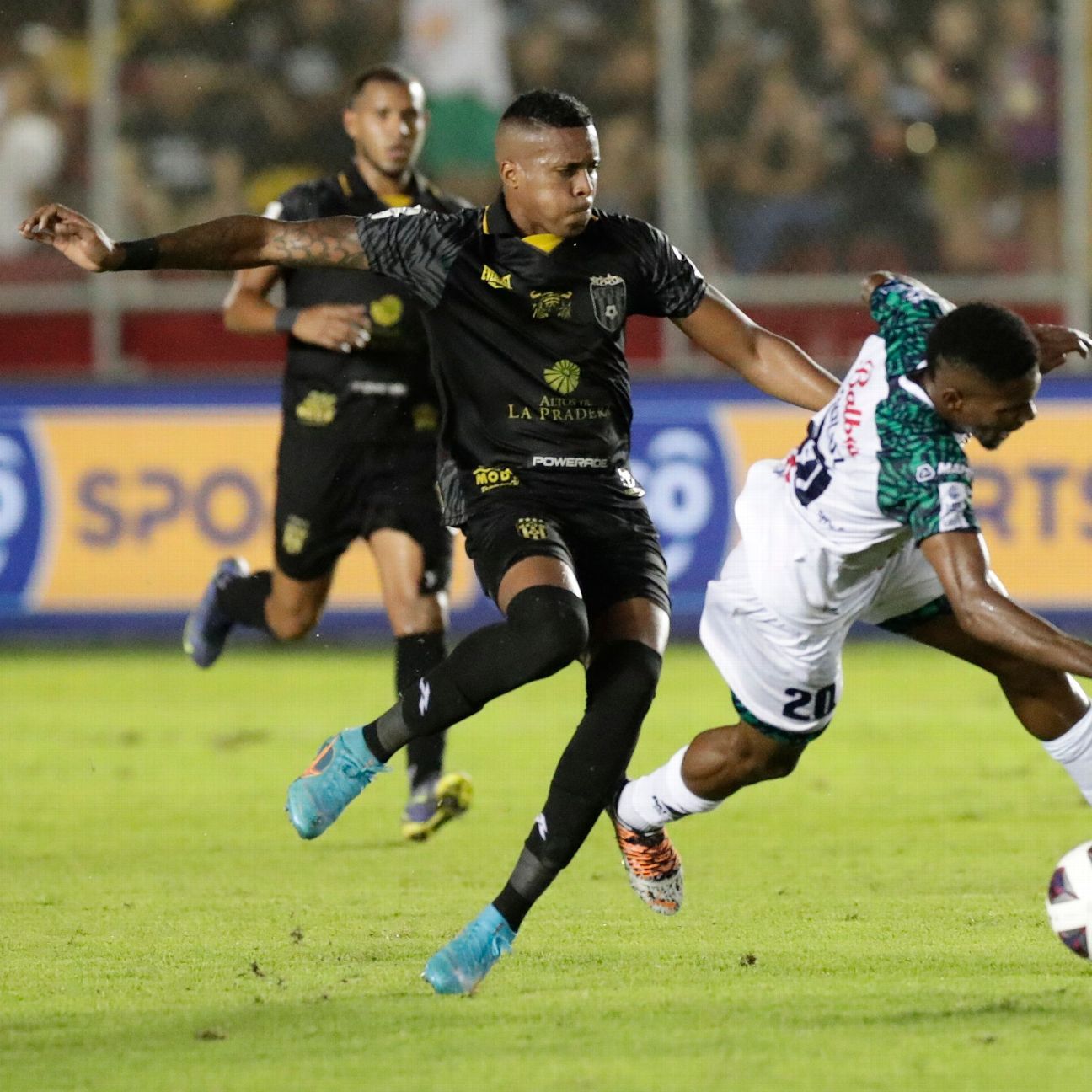 Panama defender Gilberto Hernandez passes away during shootout in Colon