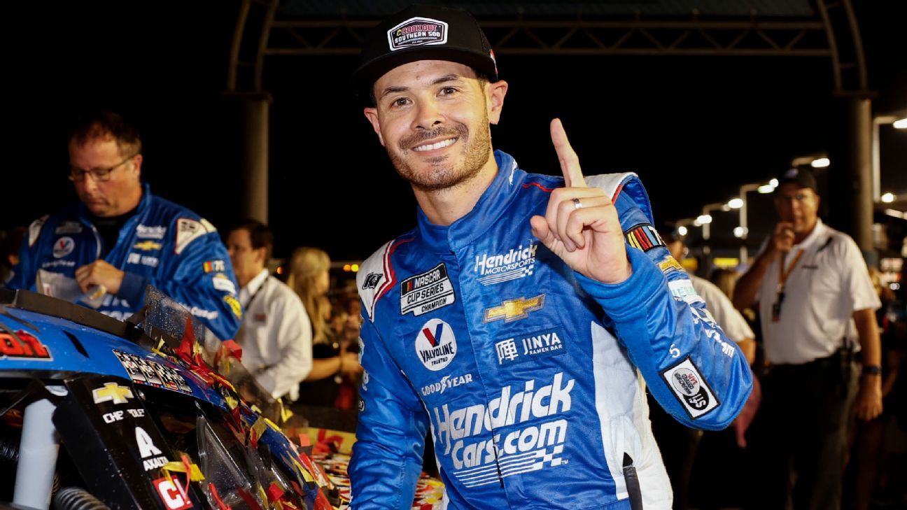 Texas three-step: Larson extends pole streak