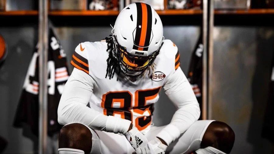 NFL Week 2 uniforms: Patriots throw it back, Browns go all-white