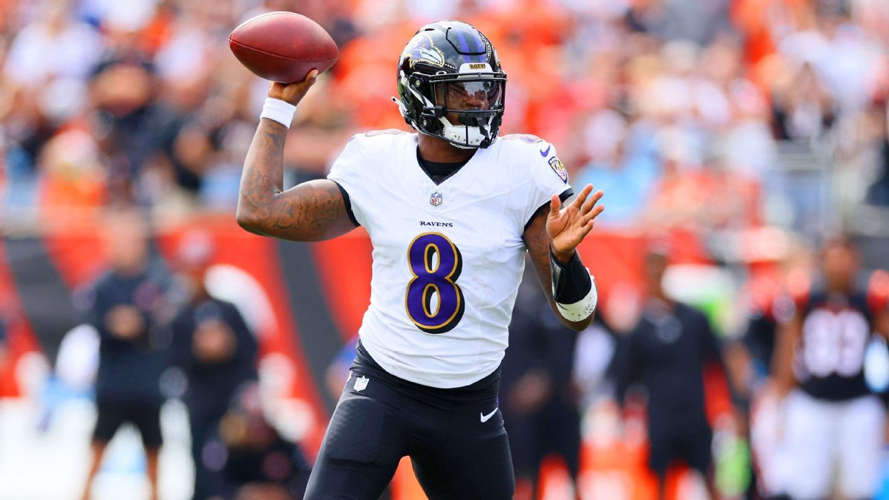 Linebacker Patrick Queen of the Baltimore Ravens in action during a News  Photo - Getty Images