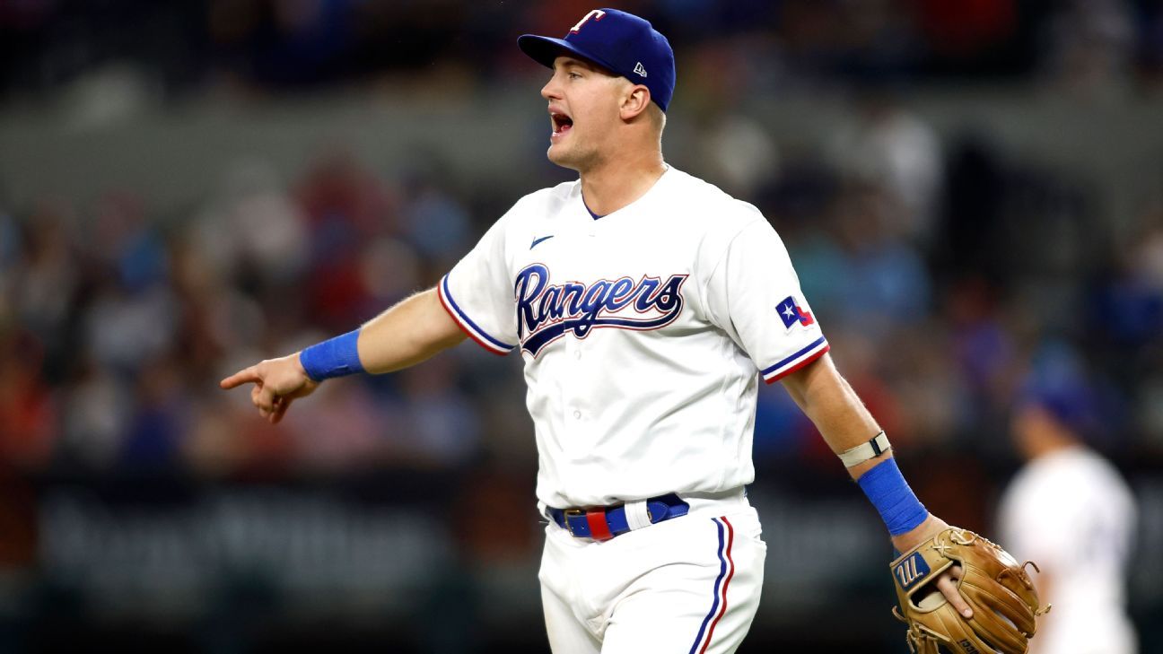 Playoff-chasing Rangers get boost with return of two All-Stars