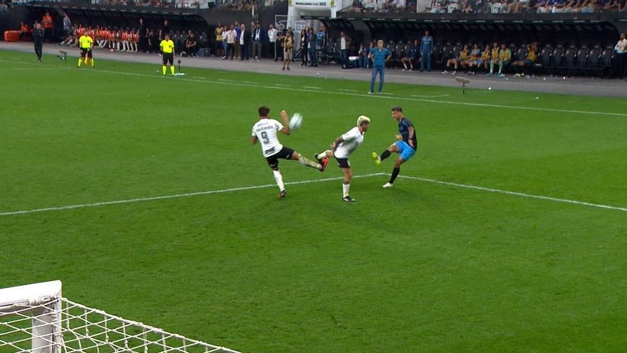 CBF vê erro em pênalti não marcado para o Grêmio contra o Corinthians e divulga áudios do VAR; veja o diálogo