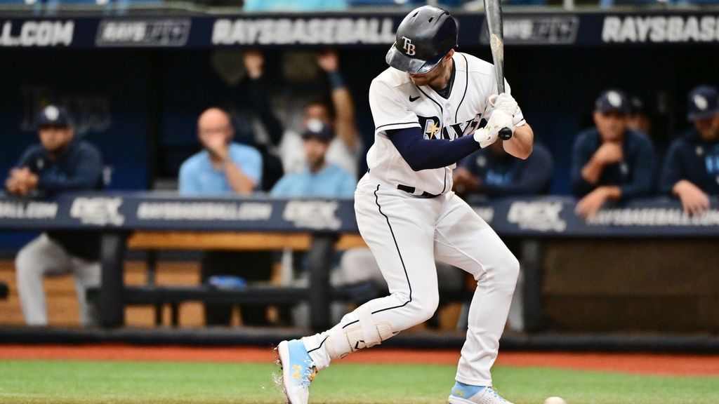 Rays' Jose Siri hit by pitch, fractures right hand