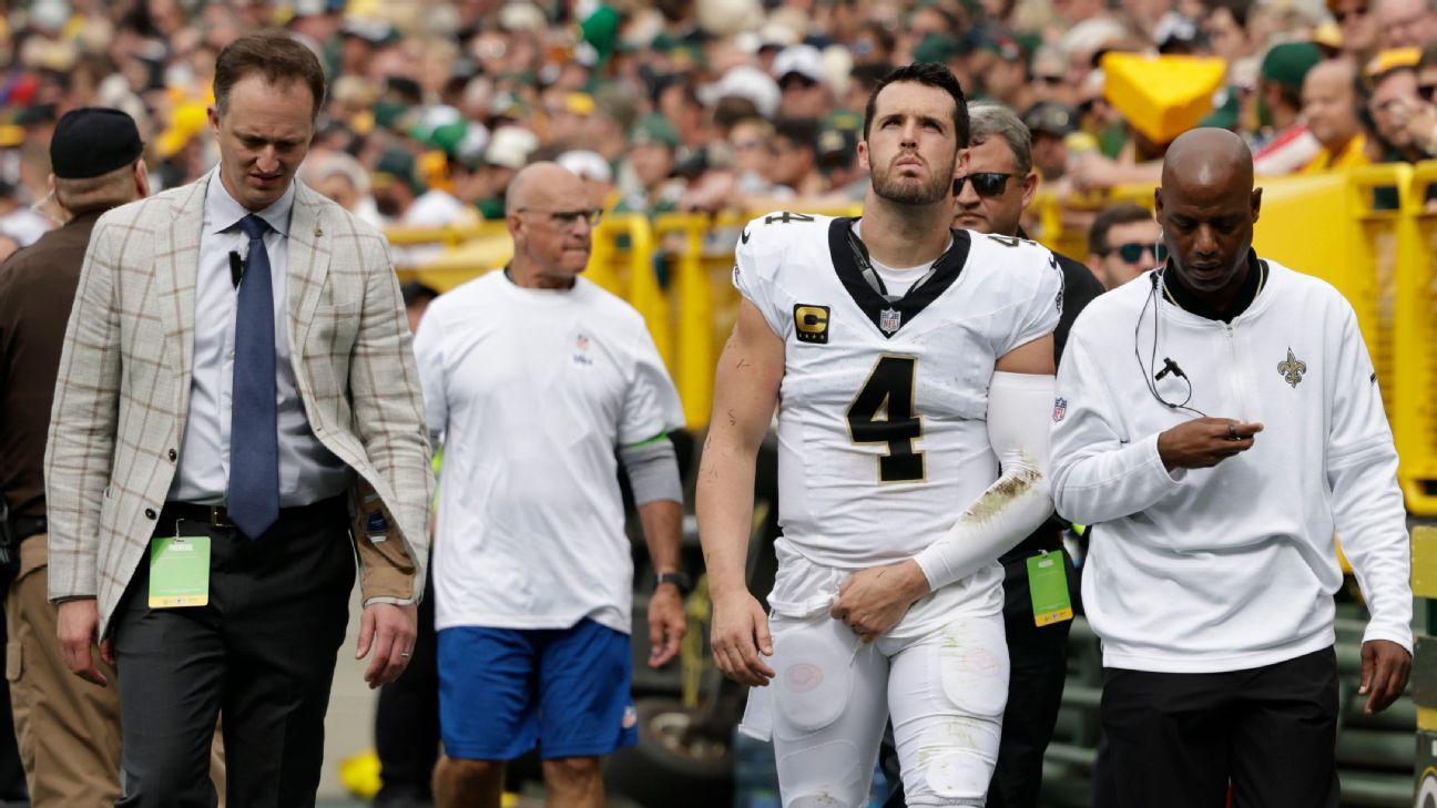 Derek Carr plays through a shoulder injury, but struggles continue for the  Saints' offense