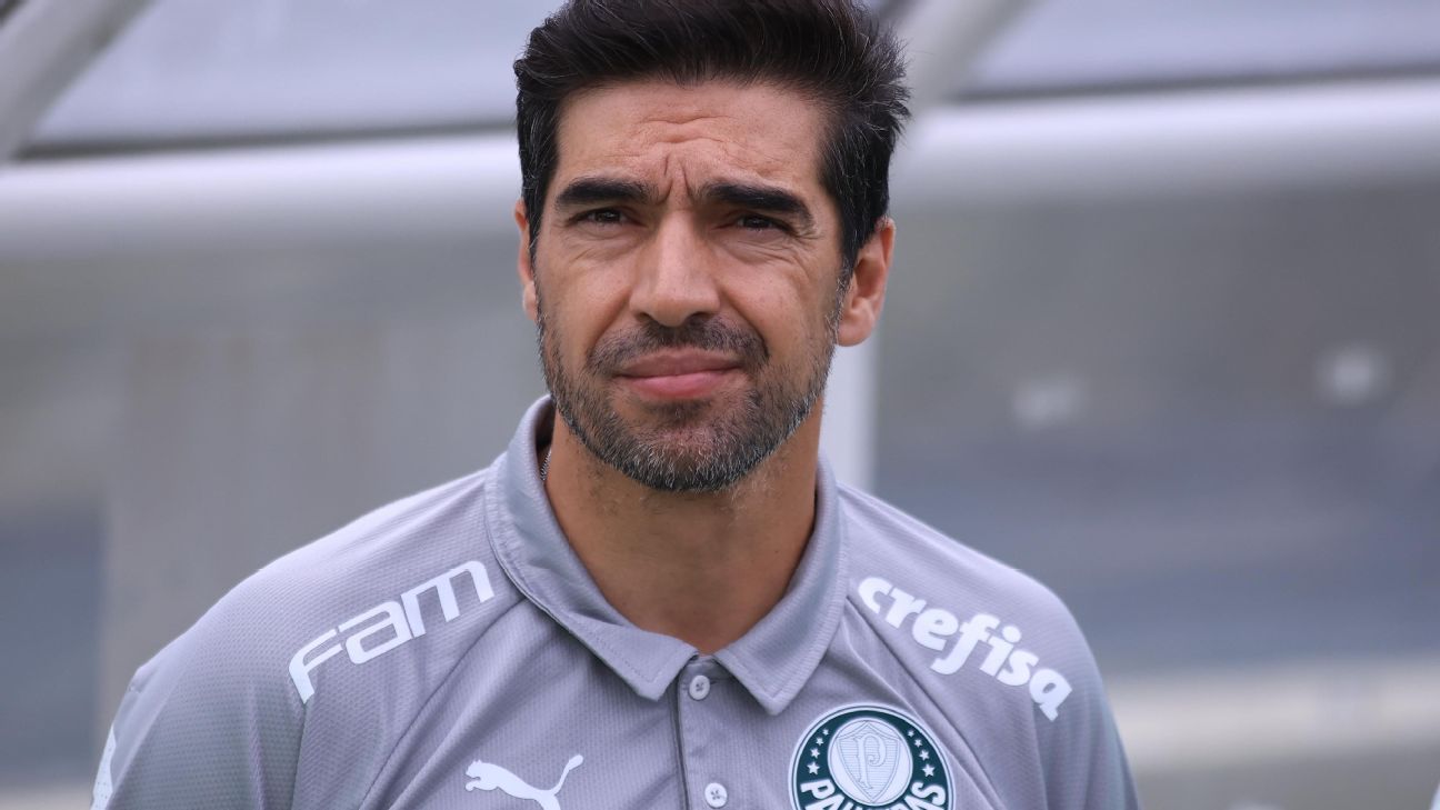 Abel Ferreira destaca admiração pelo Santos e Pelé: 