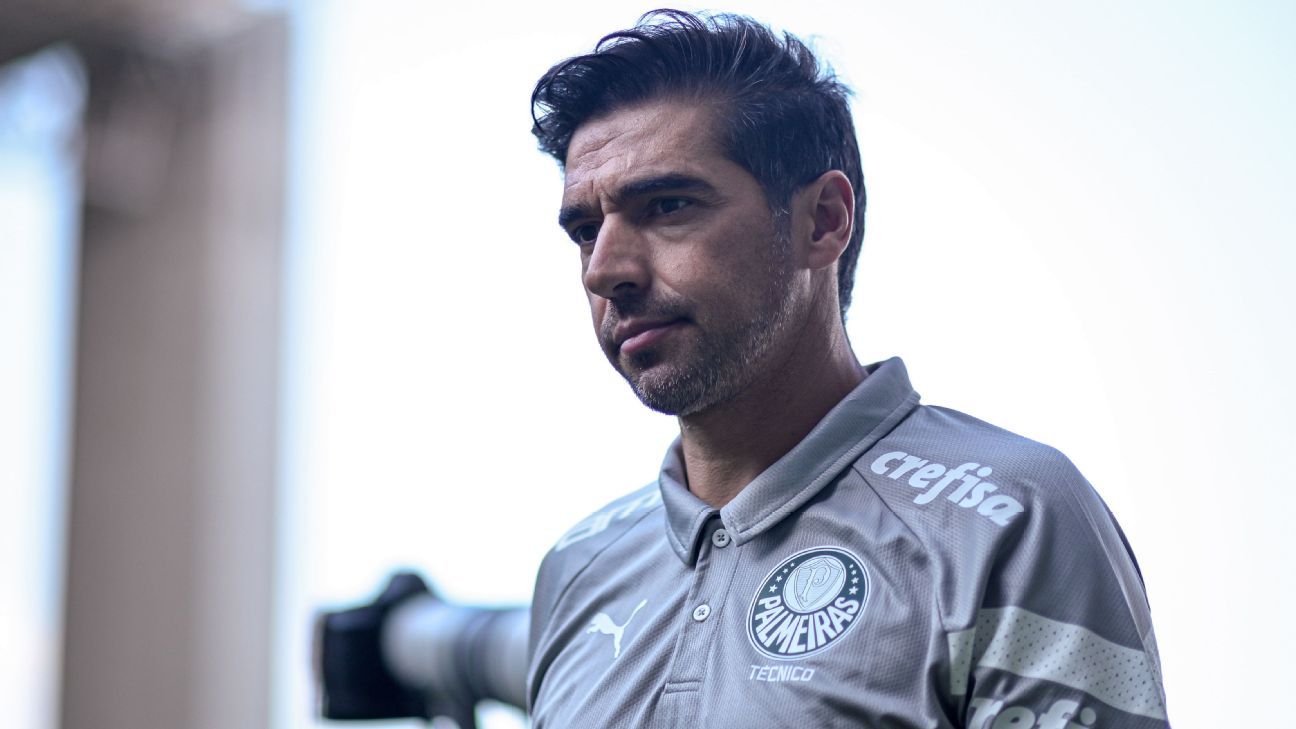 Joel Santana dispara contra Abel Ferreira, técnico do Palmeiras