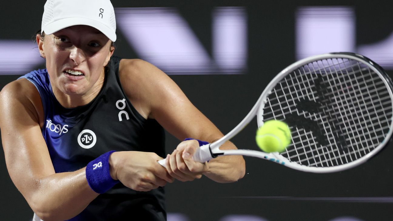 Iga Swiatek defeats Marketa Vondrousova at WTA Finals