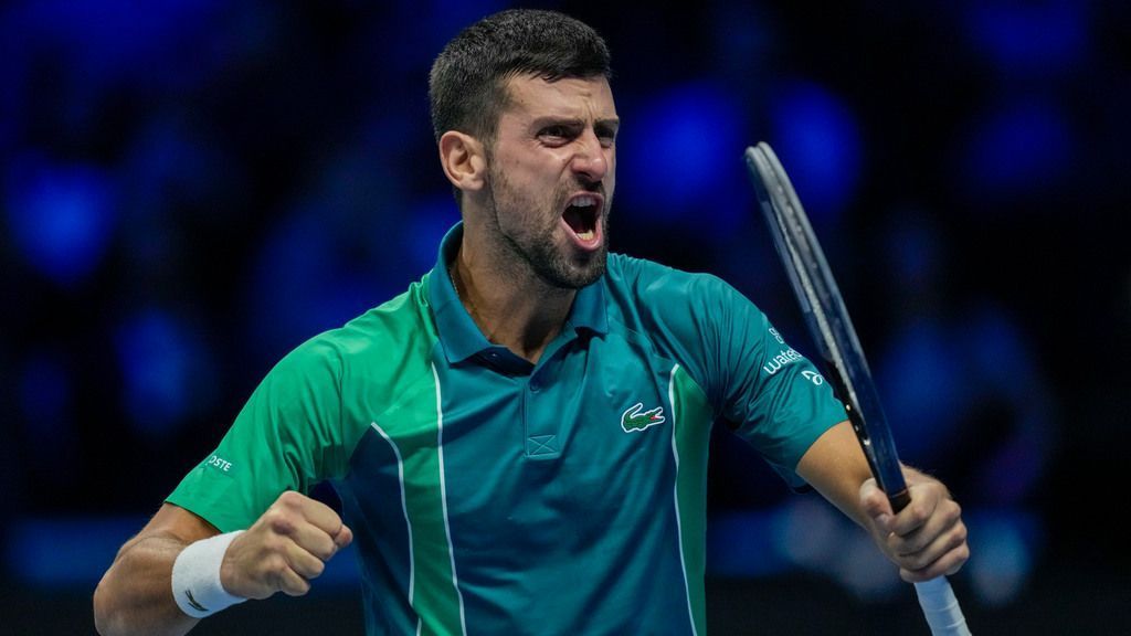 Novak Djokovic domina Jannik Sinner e vence o recorde de sétima aparição no ATP Finals