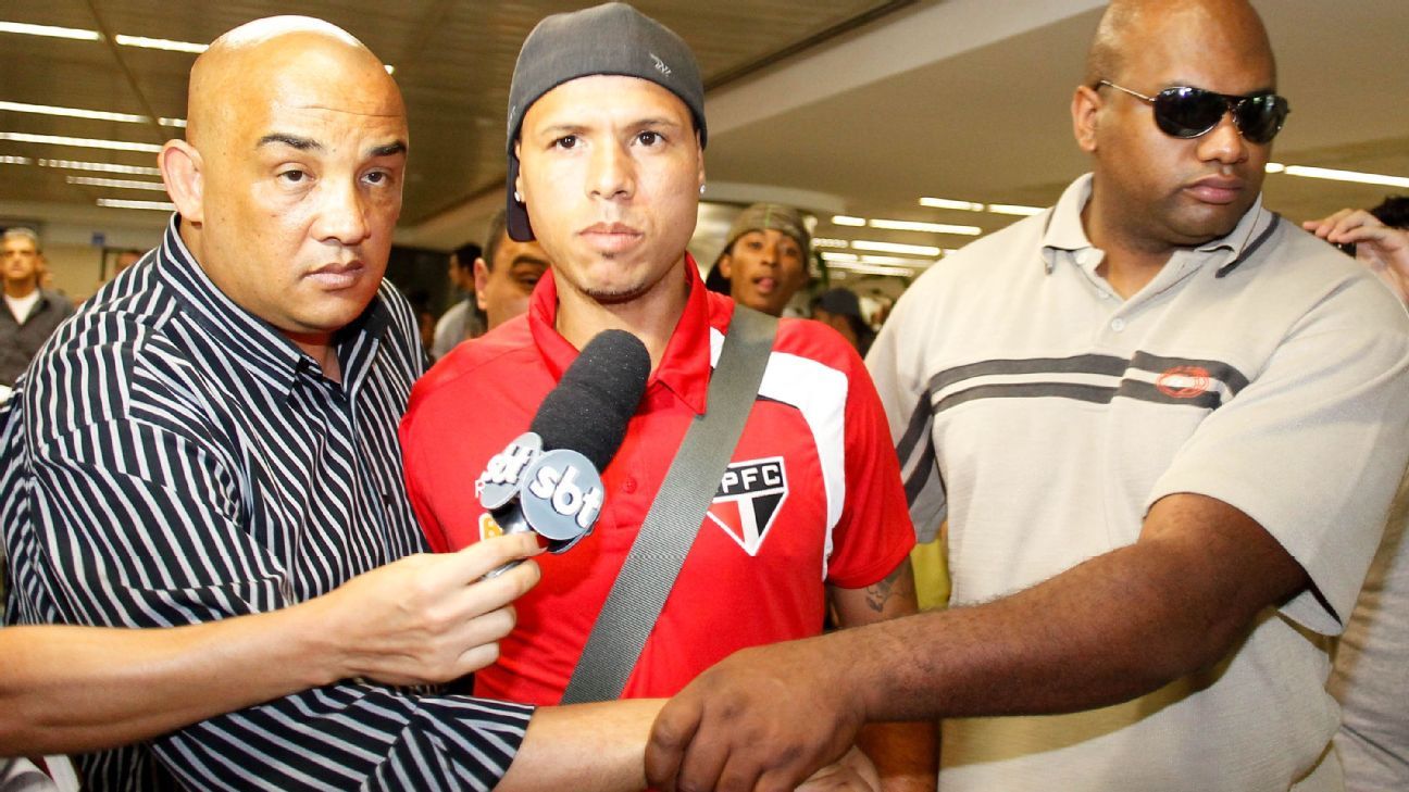 Luis Fabiano revela que colocou dinheiro do bolso para voltar ao São Paulo e lembra oferta 