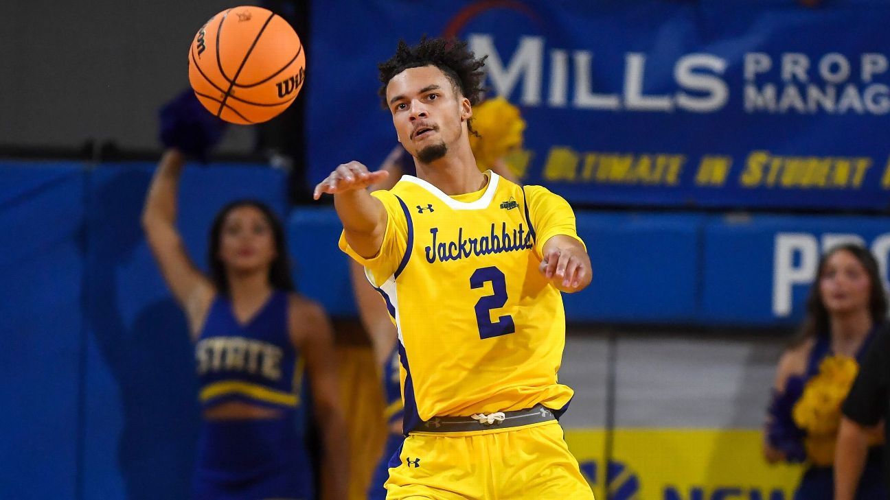 Stay at a mid-major or leave for a Power 5 school? Why South Dakota State star Zeke Mayo stayed