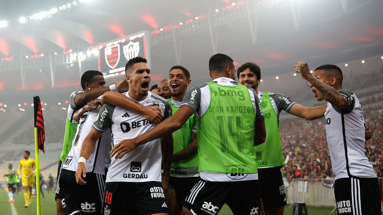 Vasco vence Atlético-MG no reencontro com a torcida no Maracanã