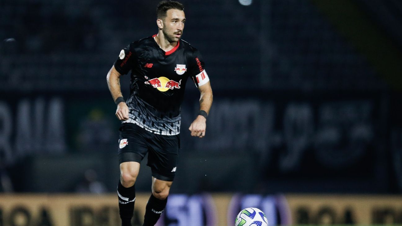 Diretor do Bragantino planeja renovação de Caixinha até 2025 e analisa situação de Léo Ortiz, alvo do Flamengo para 2024