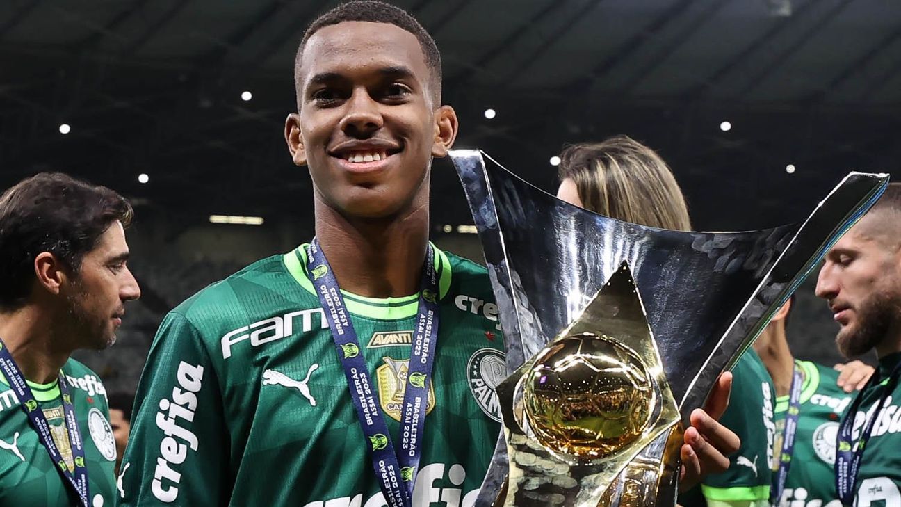 Estêvão entra no ranking dos mais jovens a fazerem estreia profissional pelo Palmeiras; veja top 10